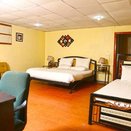 Luxury Inn Karachi Extérieur photo