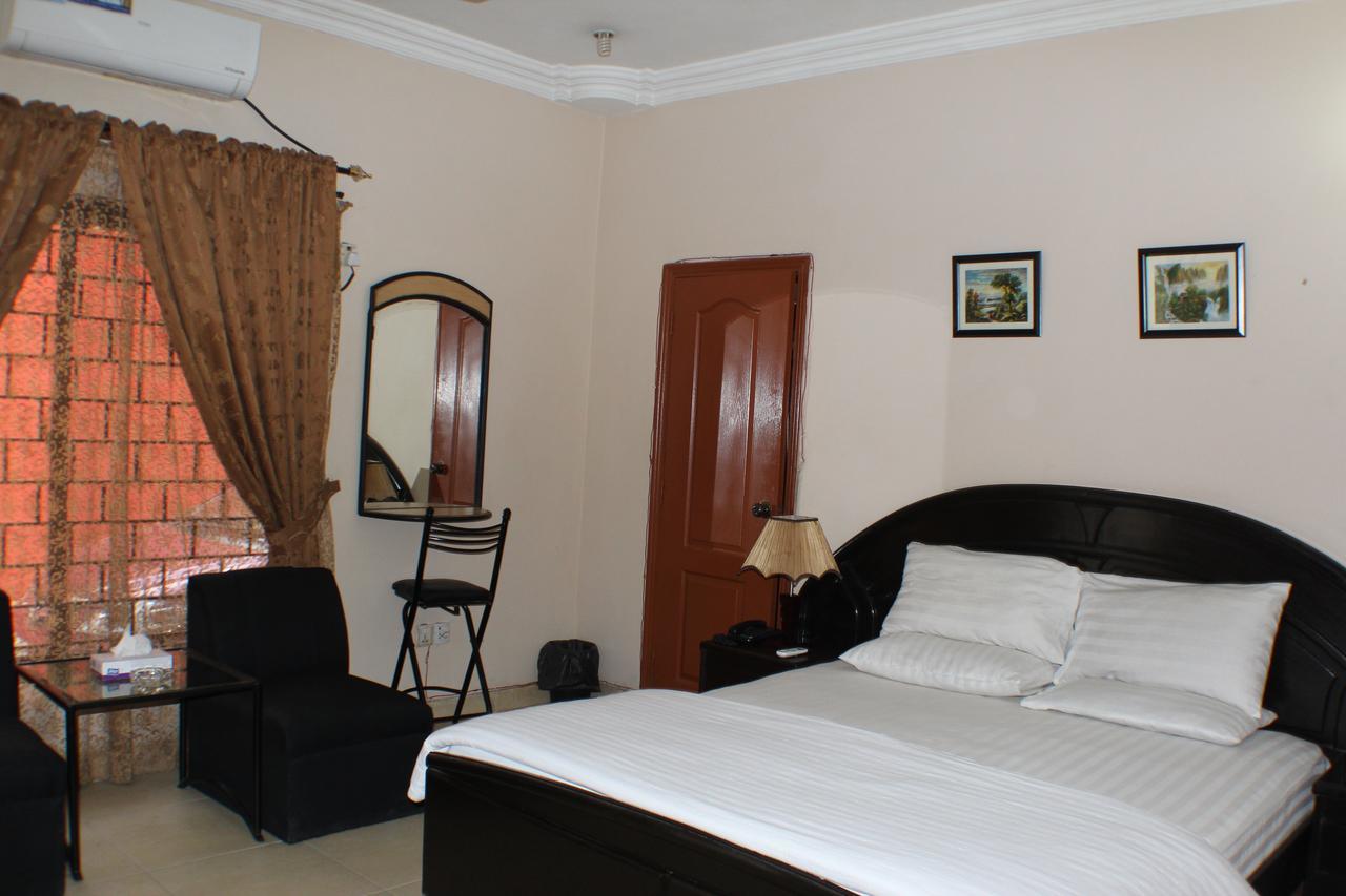 Luxury Inn Karachi Extérieur photo