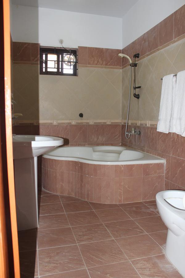 Luxury Inn Karachi Extérieur photo