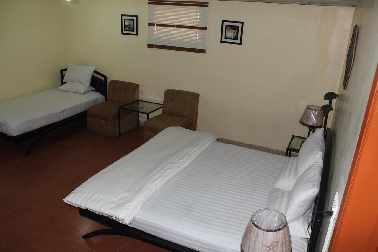 Luxury Inn Karachi Extérieur photo