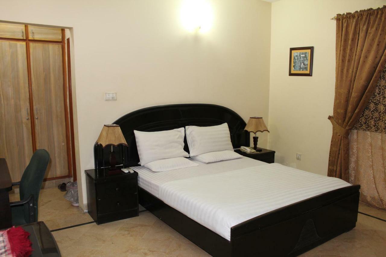 Luxury Inn Karachi Extérieur photo