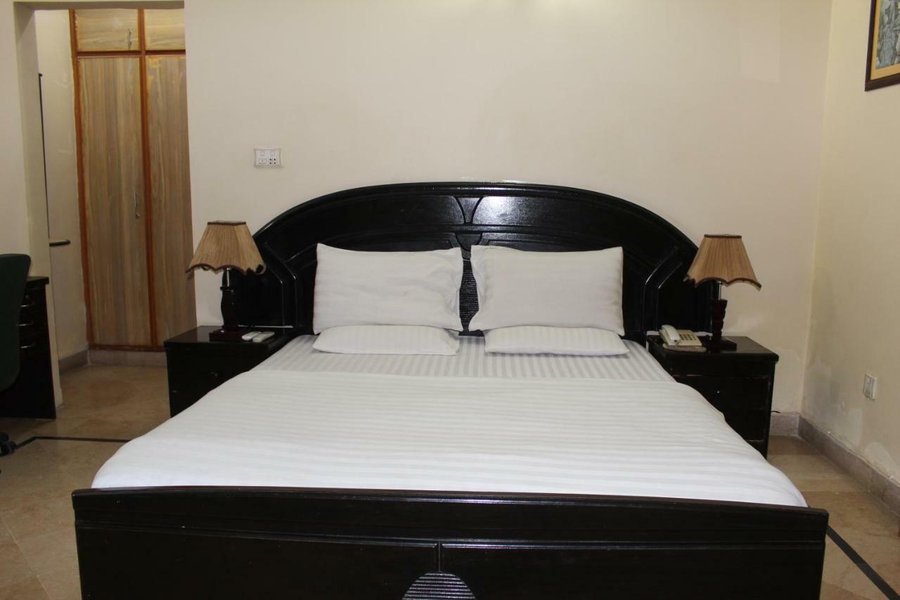 Luxury Inn Karachi Extérieur photo