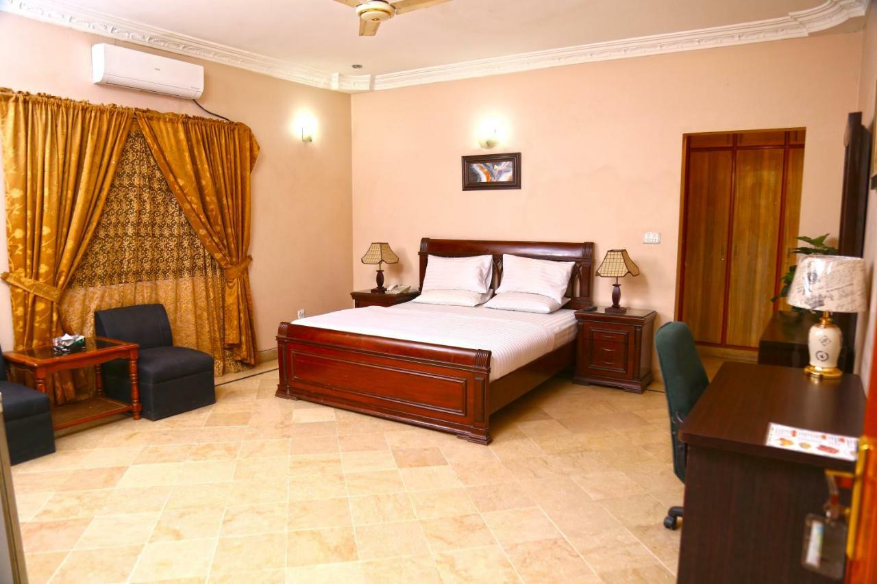 Luxury Inn Karachi Extérieur photo