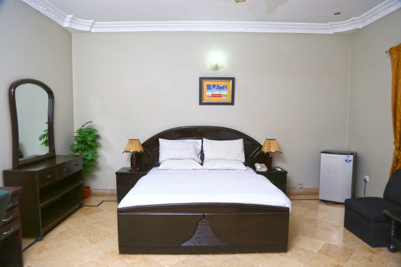 Luxury Inn Karachi Extérieur photo