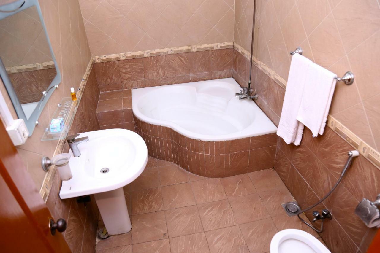 Luxury Inn Karachi Extérieur photo