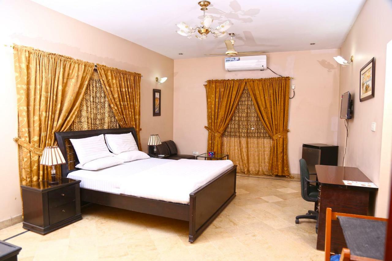 Luxury Inn Karachi Extérieur photo