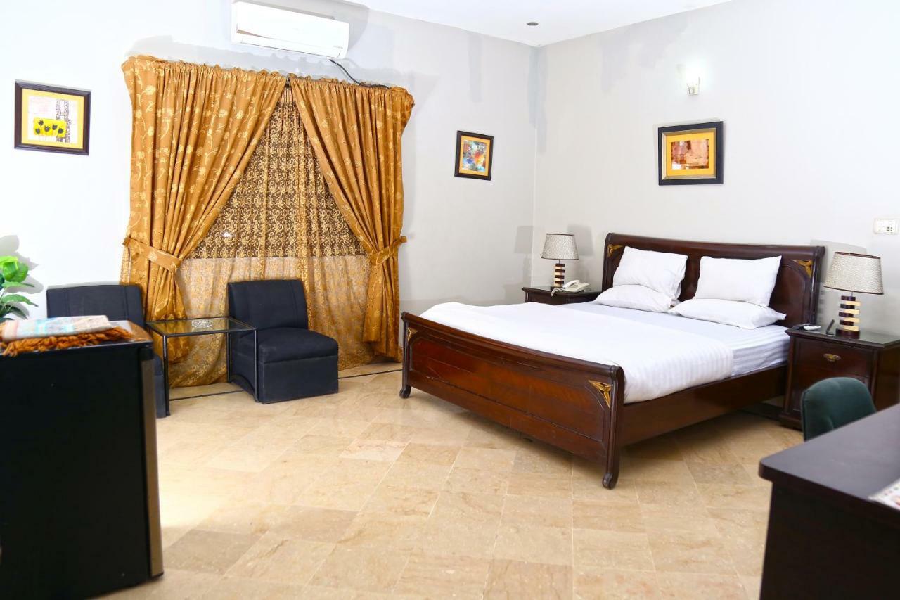 Luxury Inn Karachi Extérieur photo